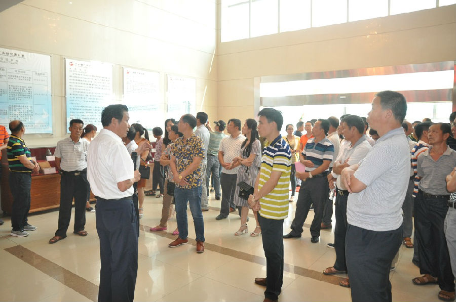 亞山鎮(zhèn)黨委書記帶領(lǐng)市縣鎮(zhèn)人大代表一行到我司調(diào)研 